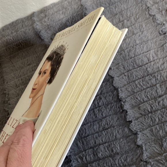 ELIZABETH THE QUEEN The Life of a Modern Monarch Sally Bedell Smith - Picture 3 of 7